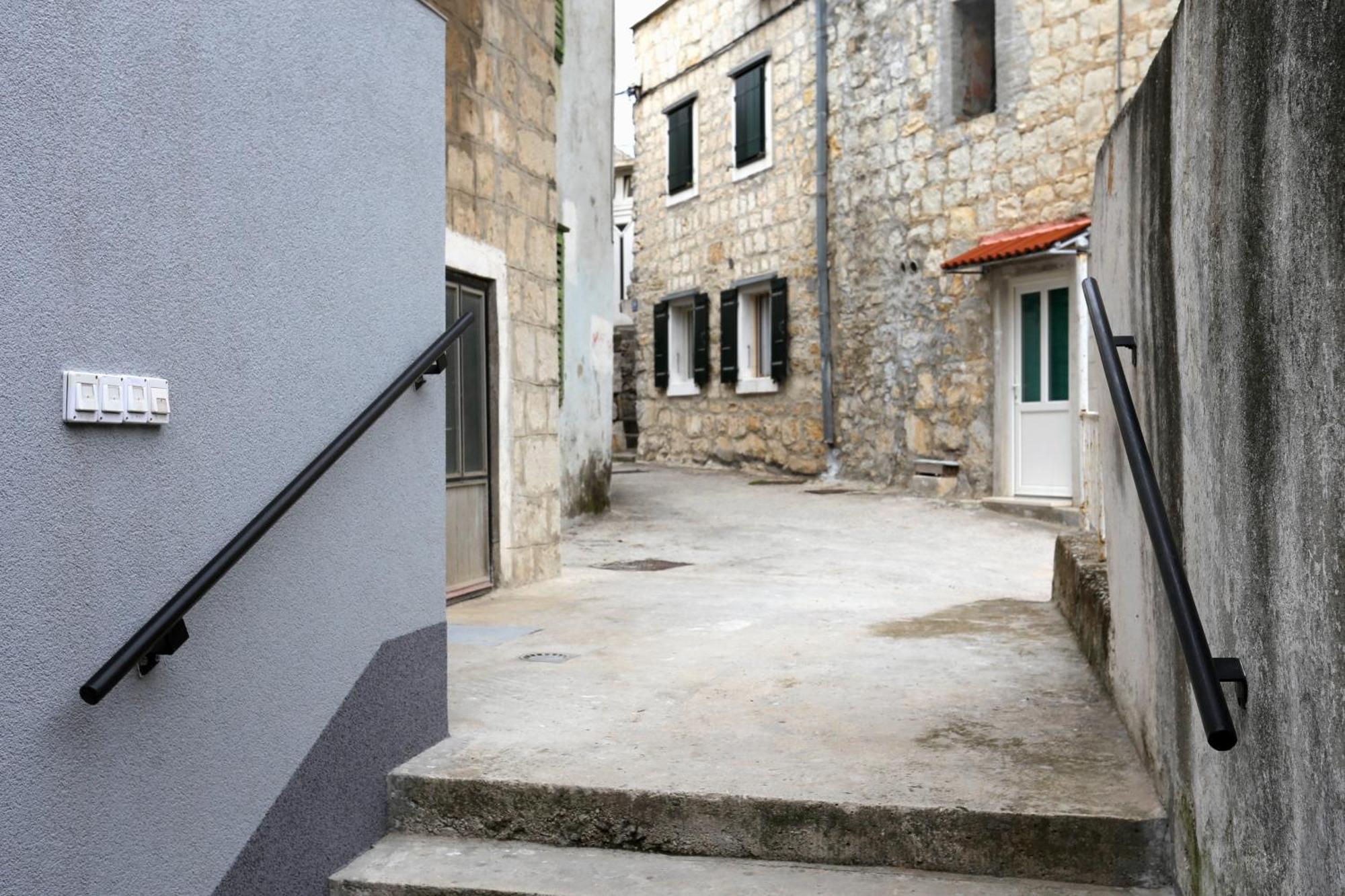 Apartments By The Sea Kastel Kambelovac, Kastela - 8679 Exteriér fotografie