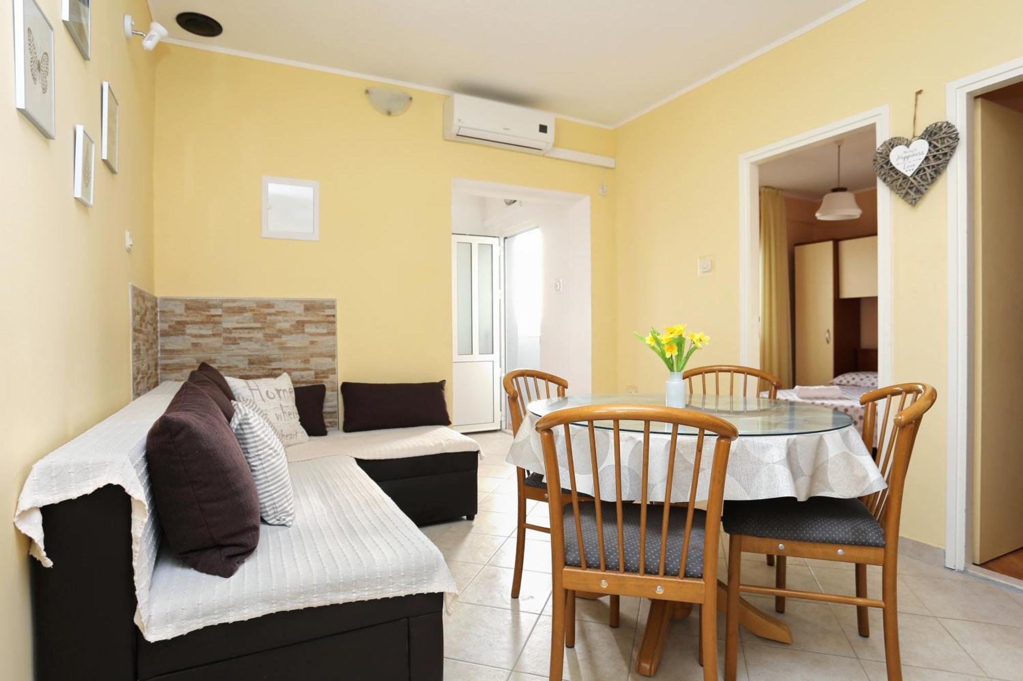 Apartments By The Sea Kastel Kambelovac, Kastela - 8679 Pokoj fotografie