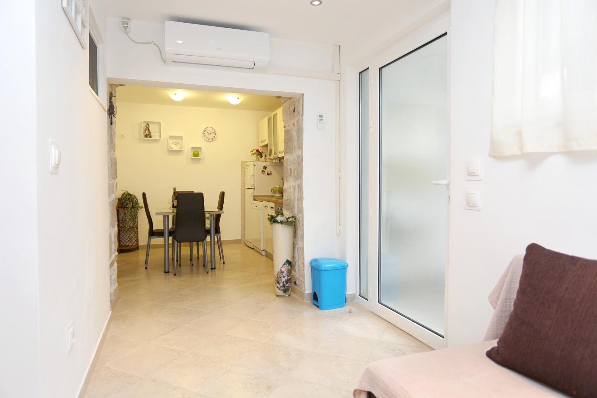 Apartments By The Sea Kastel Kambelovac, Kastela - 8679 Exteriér fotografie